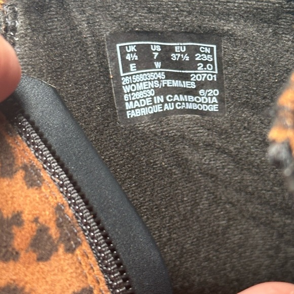 Clarks Brown Leopard Ankle Kitten Pointed Toe Heel Booties Size 7 - Picture 3 of 9